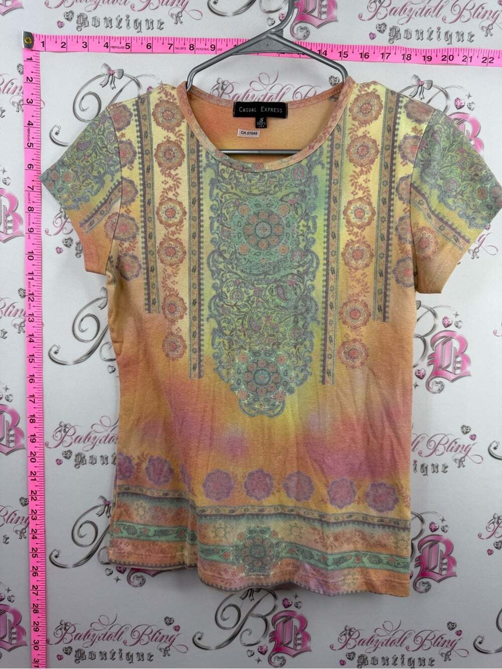 CASUAL EXPRESS TSHIRT Women's Multicolor Short Sleeve Tee - Sunset Paisley Print